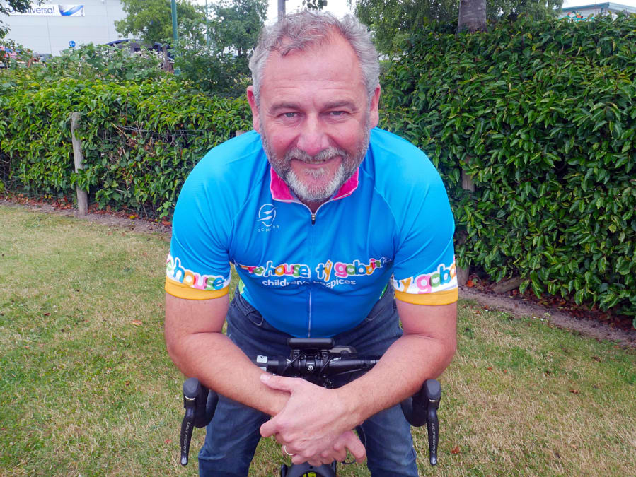 Med in a Hope House cycle top